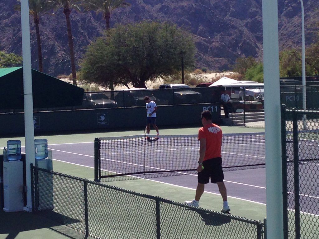 HugefanRF's tweet photo. #SnowyRF 🙌🏼 #IW2014 🎾👀🏜 https://t.co/OZjs1srsUx