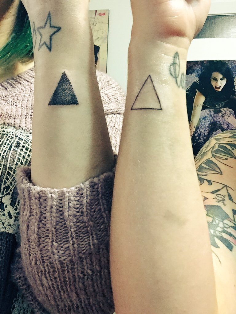 CarooLachapelle's tweet image. Comme avant, vivre entre le noir et le blanc. @Floee09 ❤️