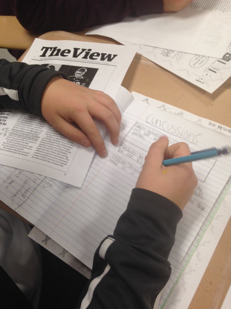 LindseyJ_HMS's tweet photo. Using boxes and bullets to track claims and evidence in our text @ttwoffor @tigershms #dcs2core https://t.co/fWvWyuahzO