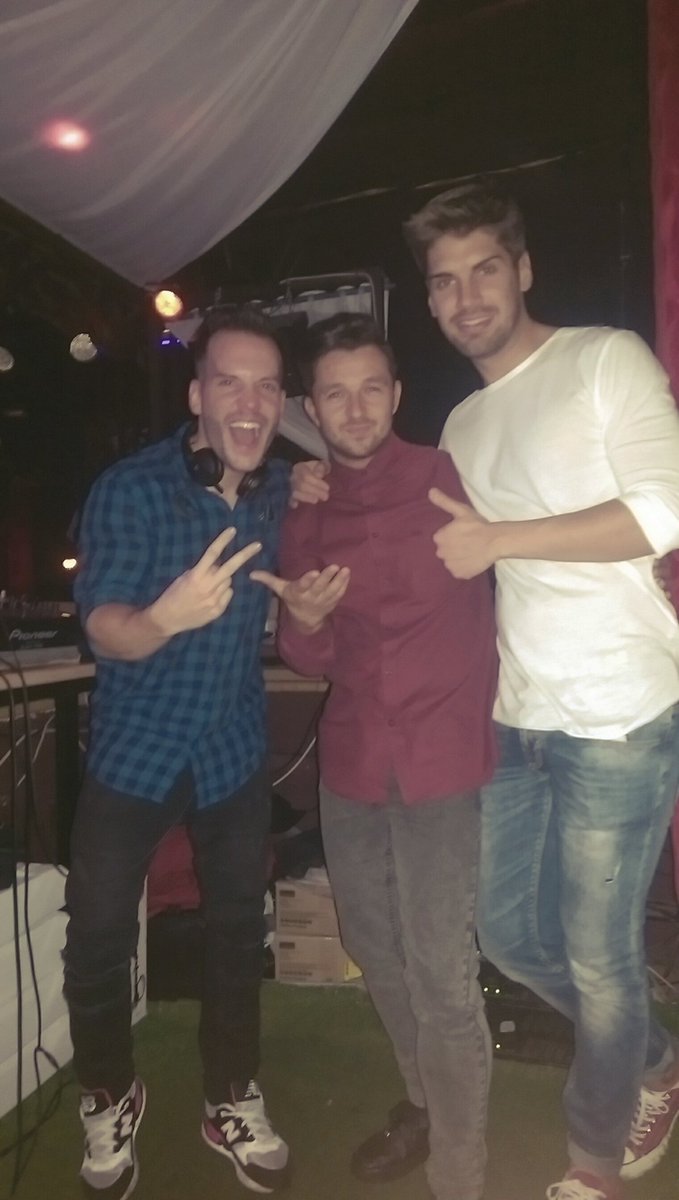 YiyimonBoxing's tweet photo. Un sábado en @Mandhala__Club con @Cristian_Dj_  en cabina... Es una noche de locos..!!! 😱✌👌💪😎 con @Johny__Roman https://t.co/NW1w6XEph3