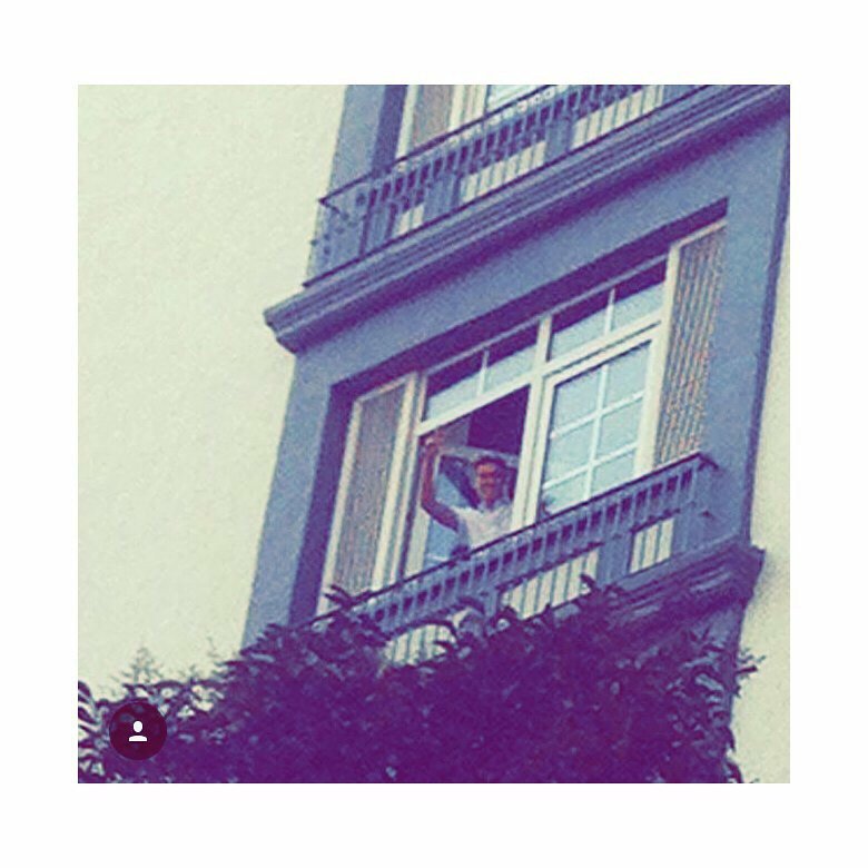 zairaaoropesaa's tweet photo. Mi gรผero vendequesos saying HI to us ๐๐ฑ๐ @NiallOfficial #1DinMexico #FourSeasonsDF #NiallHoran #wetookachonce https://t.co/BJ4jghgQ5J