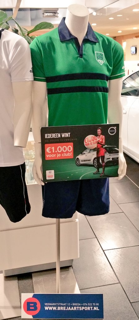 Tenue van <a href="/BHVPush/">BHVPush</a> staat mooi in de showroom van <a href="/bluekenscar/">Bluekens</a>, met dank aan <a href="/BrejaartSport/">Brejaart PUUR SPORT</a>. Allemaal voor de bonus.