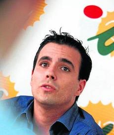 TÍAS, QUE ALBERTO GARZÓN SIN BARBA ES NAÍM THOMAS.