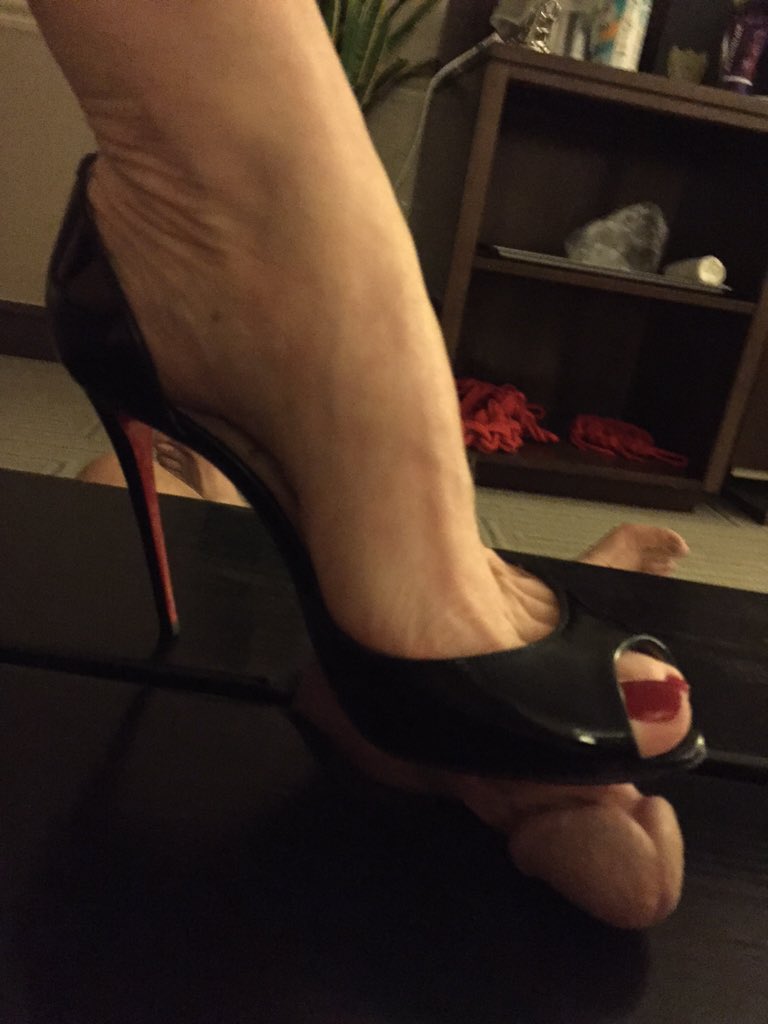 serapsla's tweet image. Goddess admits a male worshipper to heaven. @MistressAyn