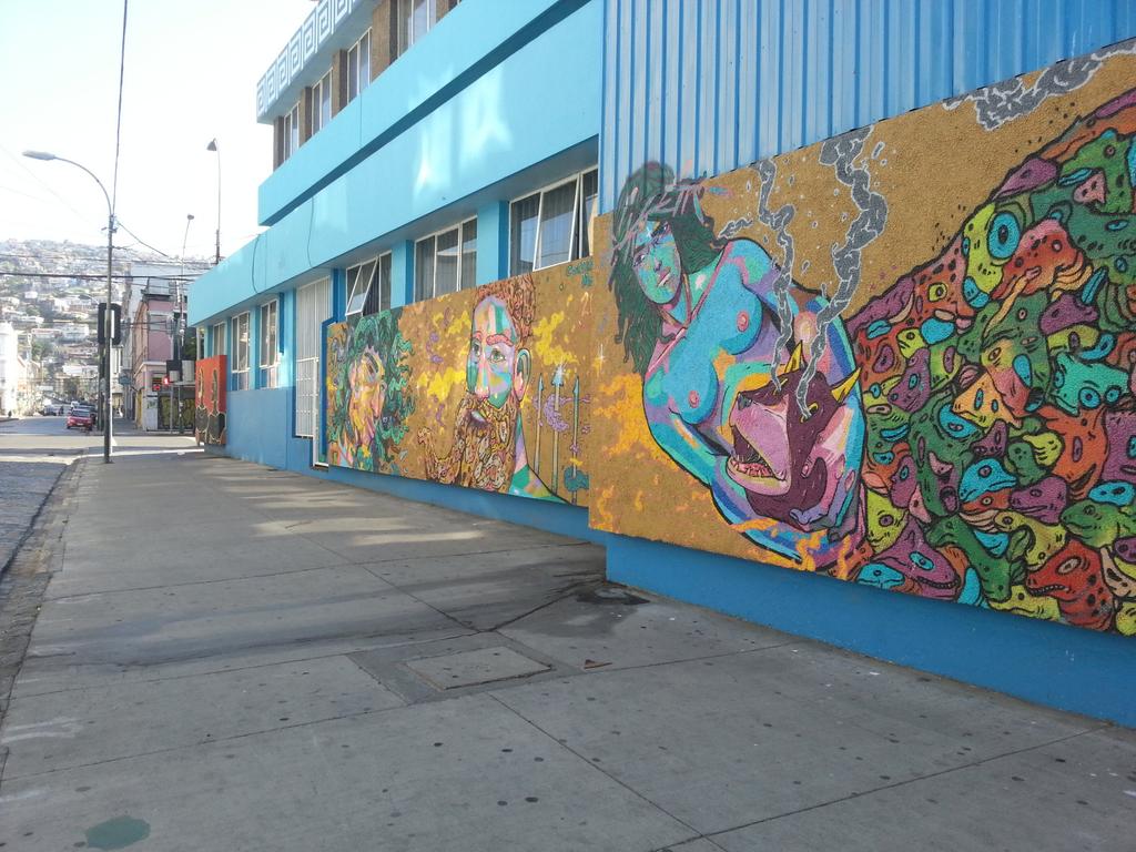 cruzjohnbryan's tweet photo. The Streets. #Valparaiso #WheninChile #travel #cool https://t.co/9DgEAnUPtv