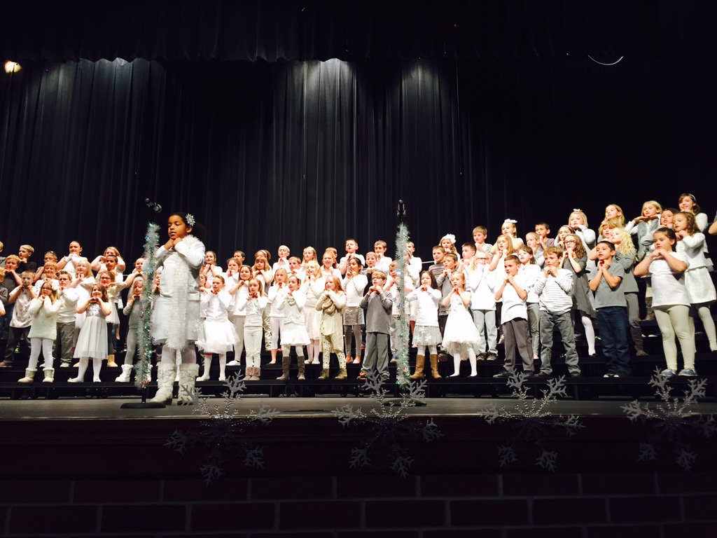 OtsegoGrade3's tweet photo. The Snowflakes &amp; Snirts did an awesome job tonight! So proud of you all!!! #OESbest #OtsegoKnights #MrsSeeger https://t.co/pQoLpDCdK2