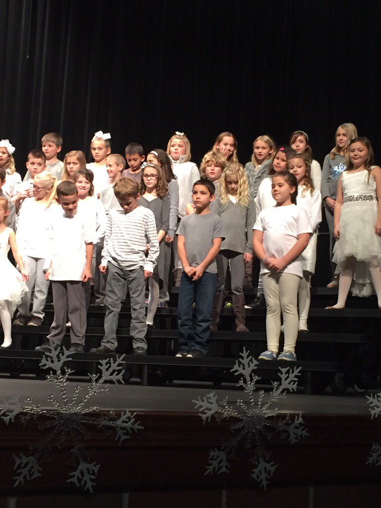 OtsegoGrade3's tweet photo. The Snowflakes &amp; Snirts did an awesome job tonight! So proud of you all!!! #OESbest #OtsegoKnights #MrsSeeger https://t.co/pQoLpDCdK2