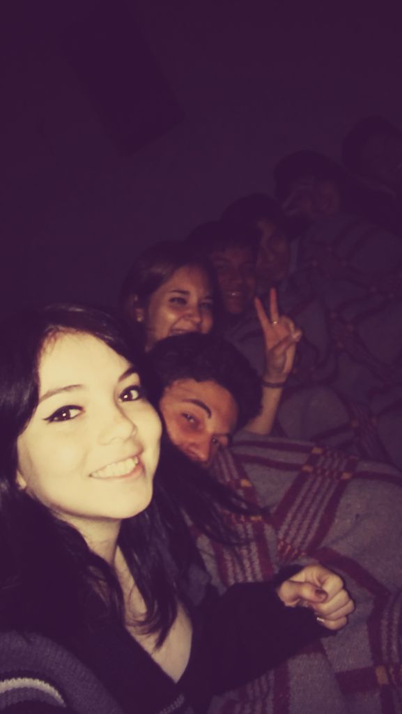 mikvidela's tweet photo. Anoche esperando el amanecer con ellos *3* son lo mas!! ❤ #happy  #Friends https://t.co/aIMmkz2U6R