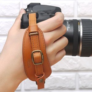 otoku_pre91bd's tweet photo. CIESTA/シエスタ LEATHER HAND GRIP おしゃれ 本革カメラハンドグリップ プレート付き CSS-HG01 BROWN(ブラウン) デジタル 一眼レフ レ...
https://t.co/e48juBeIh0 https://t.co/AS2AjULYoK