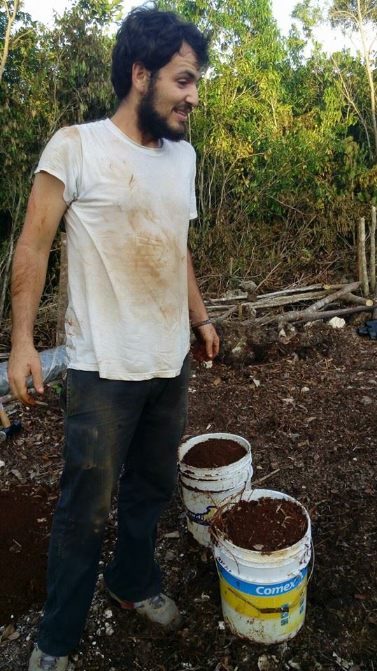 Uyoolche's tweet photo. Así iniciamos, Instalación de Kool Ja', alternativa para captar agua de lluvia para milpas #ZonaMaya #QuintanaRoo https://t.co/JC5dysutah