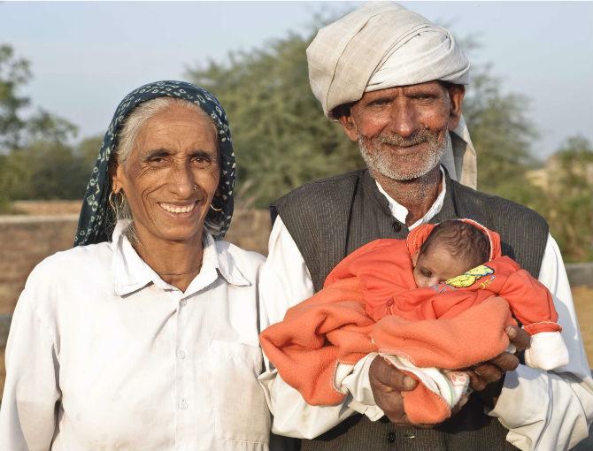 Mujer hindú Rajo Devi Lohan que dio a luz a los 70 años es la mamá más  vieja 