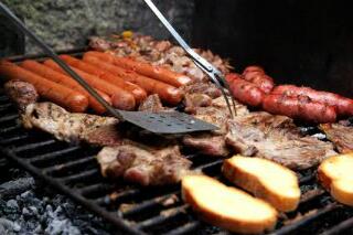 ItsNotJRE's tweet photo. @baebin okay let's cook bbq bunnie! *manggang daging"an &amp; sosis"an* humm they're smell so delicious! https://t.co/uEK57GCoRs