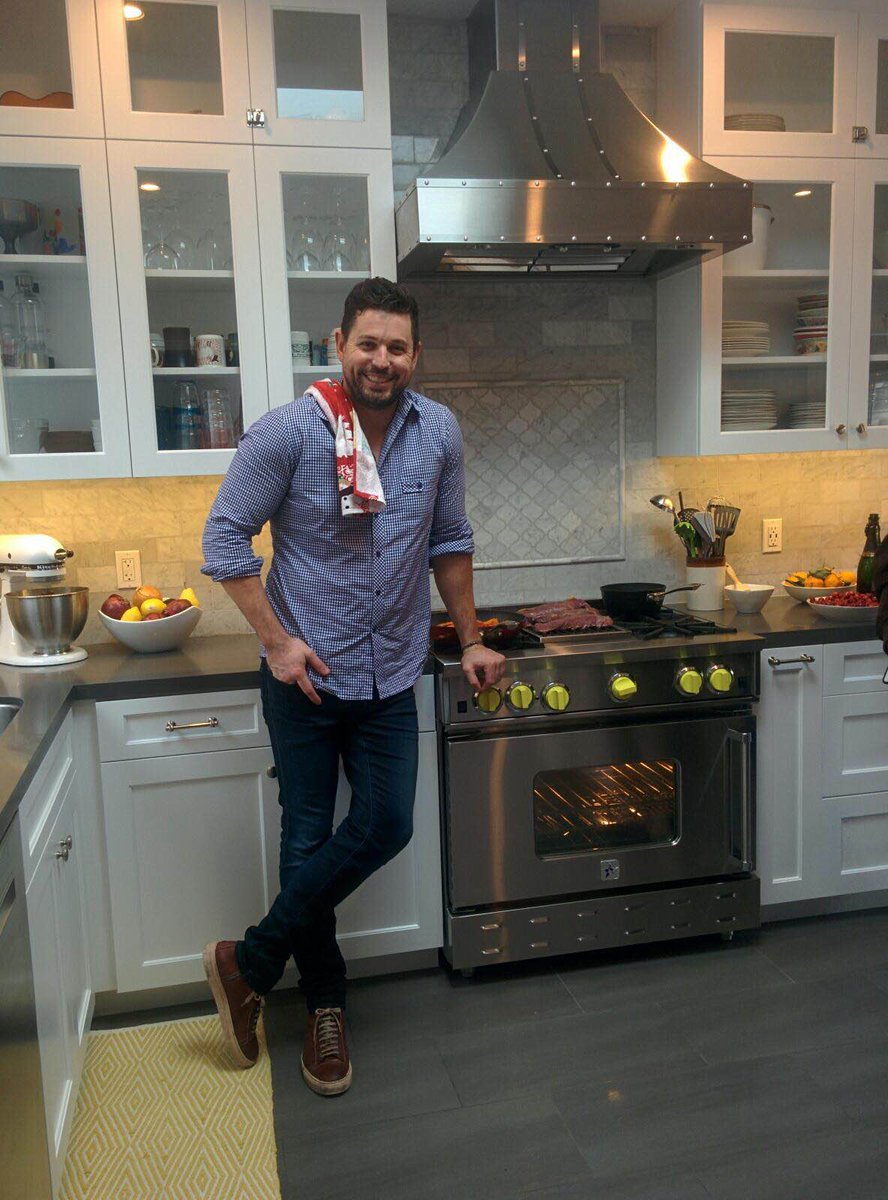 AdornoMag's tweet photo. About to enjoy lunch with #ChefRyanScott in his new #bluestarcooking kitchen. https://t.co/AkQ7RwRKwO