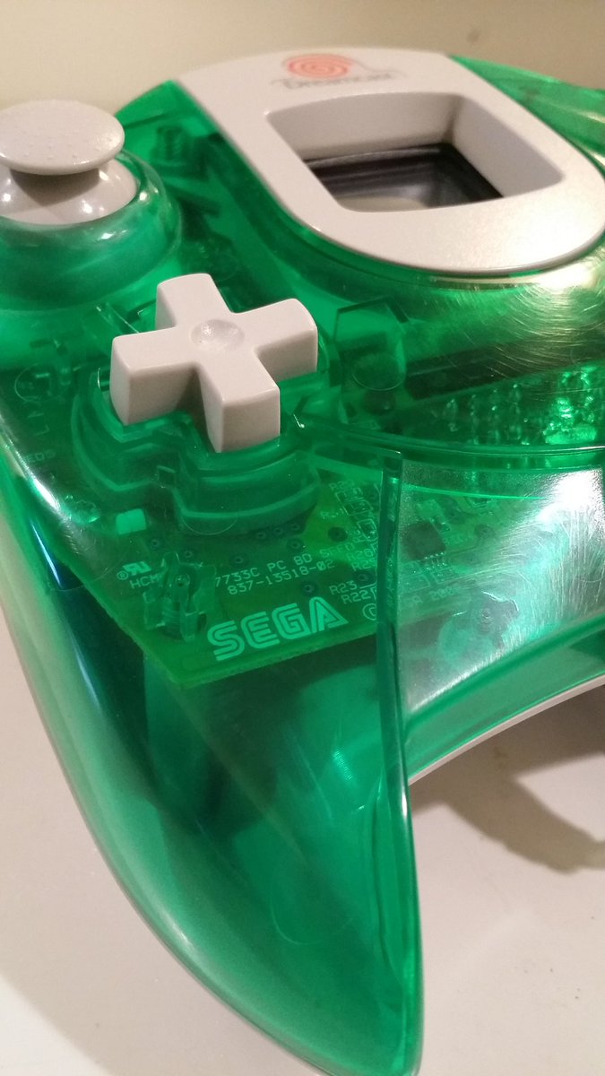 DreamcastHubCom's tweet photo. One last shot of the sexy controller. #Dreamcast #retrogaming #OutOfController #ItFeelsNice https://t.co/pjIkum8vJa