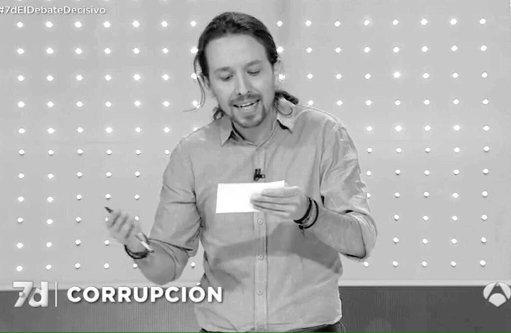 commonmadrgirl's tweet photo. ¿Qué es poesía? dices mientras clavas en mi pupila tu pupila azul.
¿Qué es poesía?
Poesía... eres tú. https://t.co/fyB7RkRAHD