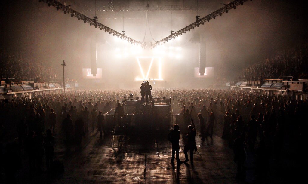 joebradyphoto's tweet photo. You Me At Six - Wembley Arena. Three years ago today! Still one of my favourite shoots.
#FinalNightOfSin https://t.co/OSoCukHNES