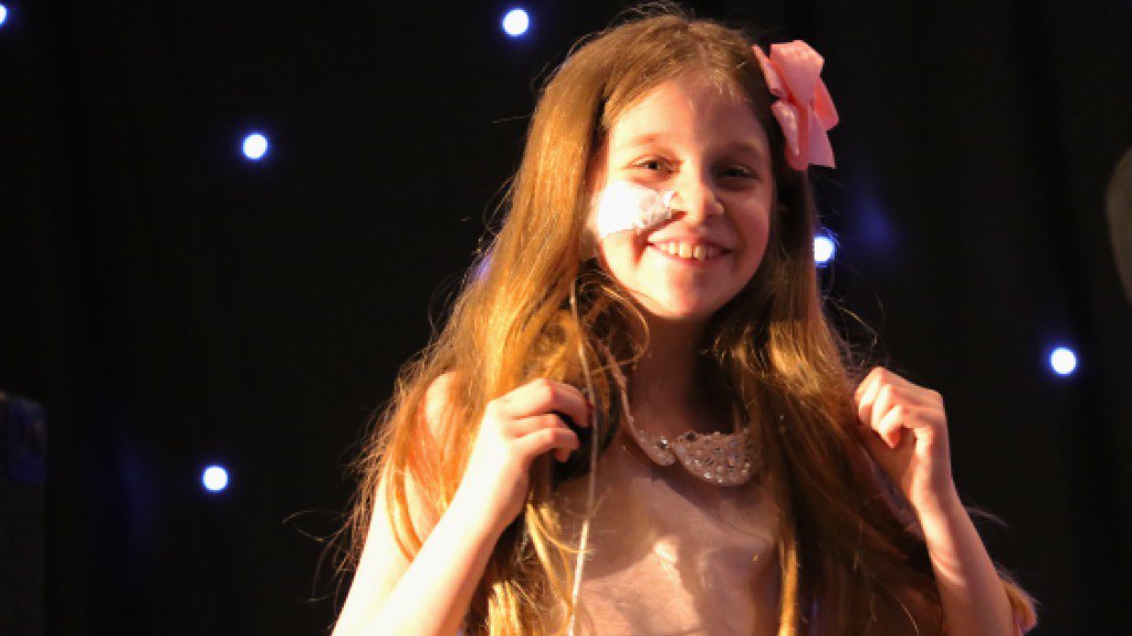 EviesWay's tweet photo. Hi @CarrieGrant1 please will you RT my #7daysofIBD story to help raise awareness for #crohns https://t.co/yHFvLNp9xx https://t.co/3tjHJNnpwj