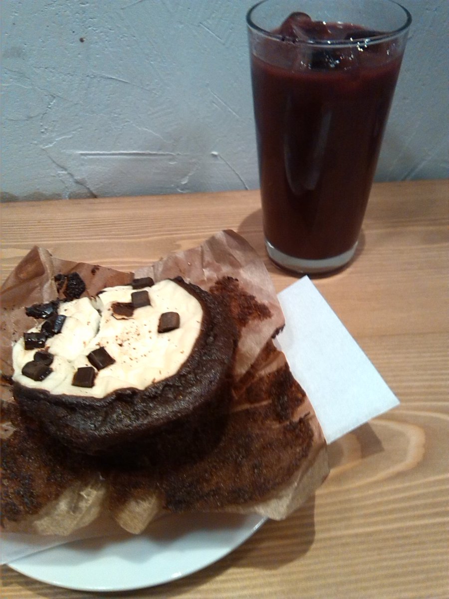 giulia4880's tweet photo. Spuntino di oggi #thecoffeebox #Padova https://t.co/sYUTbN6O3Z