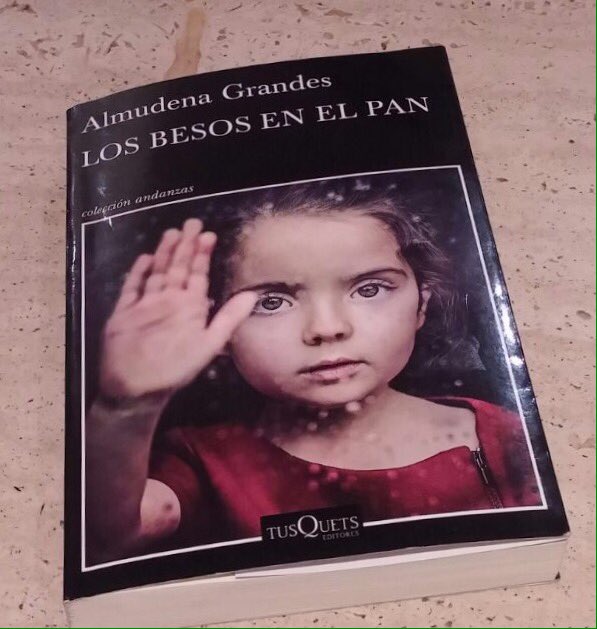 Un relato humano y emocionante de la crisis. #LosBesosenelPan de Almudena Grandes (@Episodios_AG)