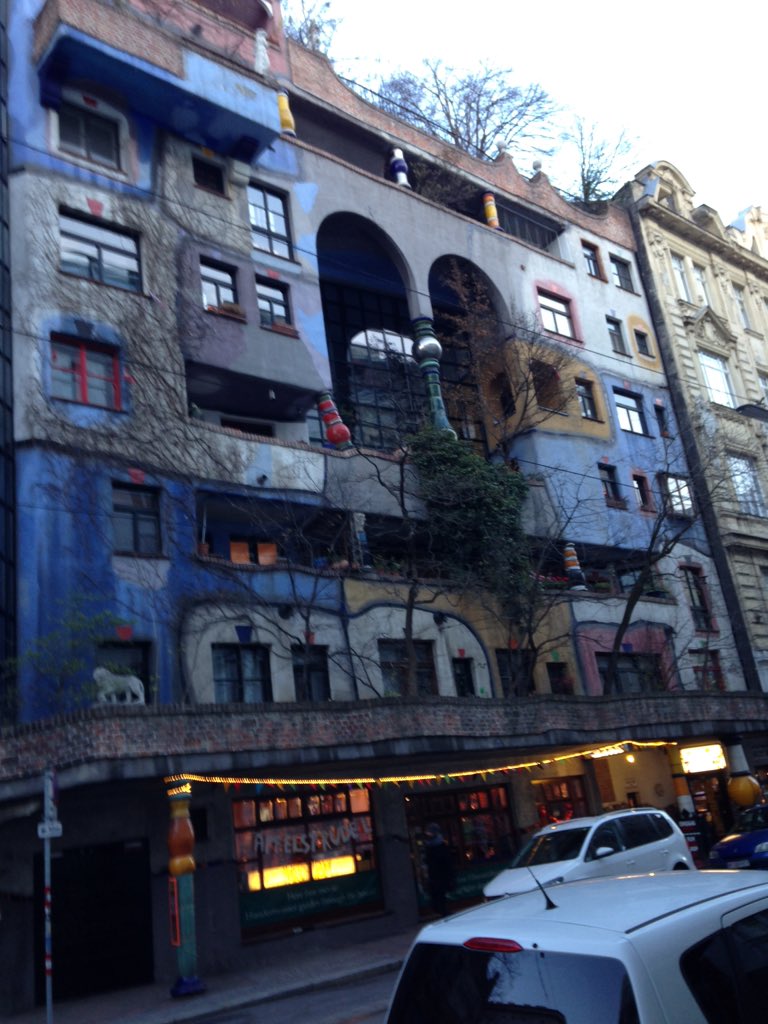 Atlas_Textiles's tweet image. Love Vienna love its artists! Mesmerized by the Hundertwasser building