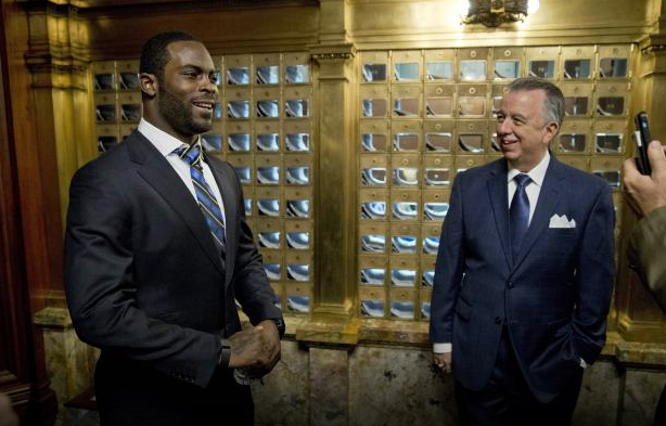 brgridiron's tweet photo. Michael Vick advocating for bill to help police rescue animals from hot cars https://t.co/bb4puztuuX https://t.co/PvCNLowCOC