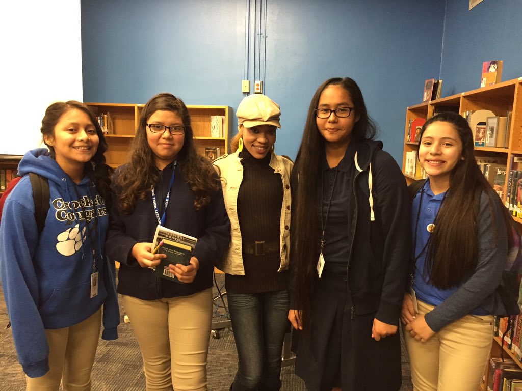 CEstradaReads's tweet photo. Thanks to LaTangela Newsome for visiting @crockettmslib today! @bratzchat #sendingpositiveenergy https://t.co/KLuVV9jnDI