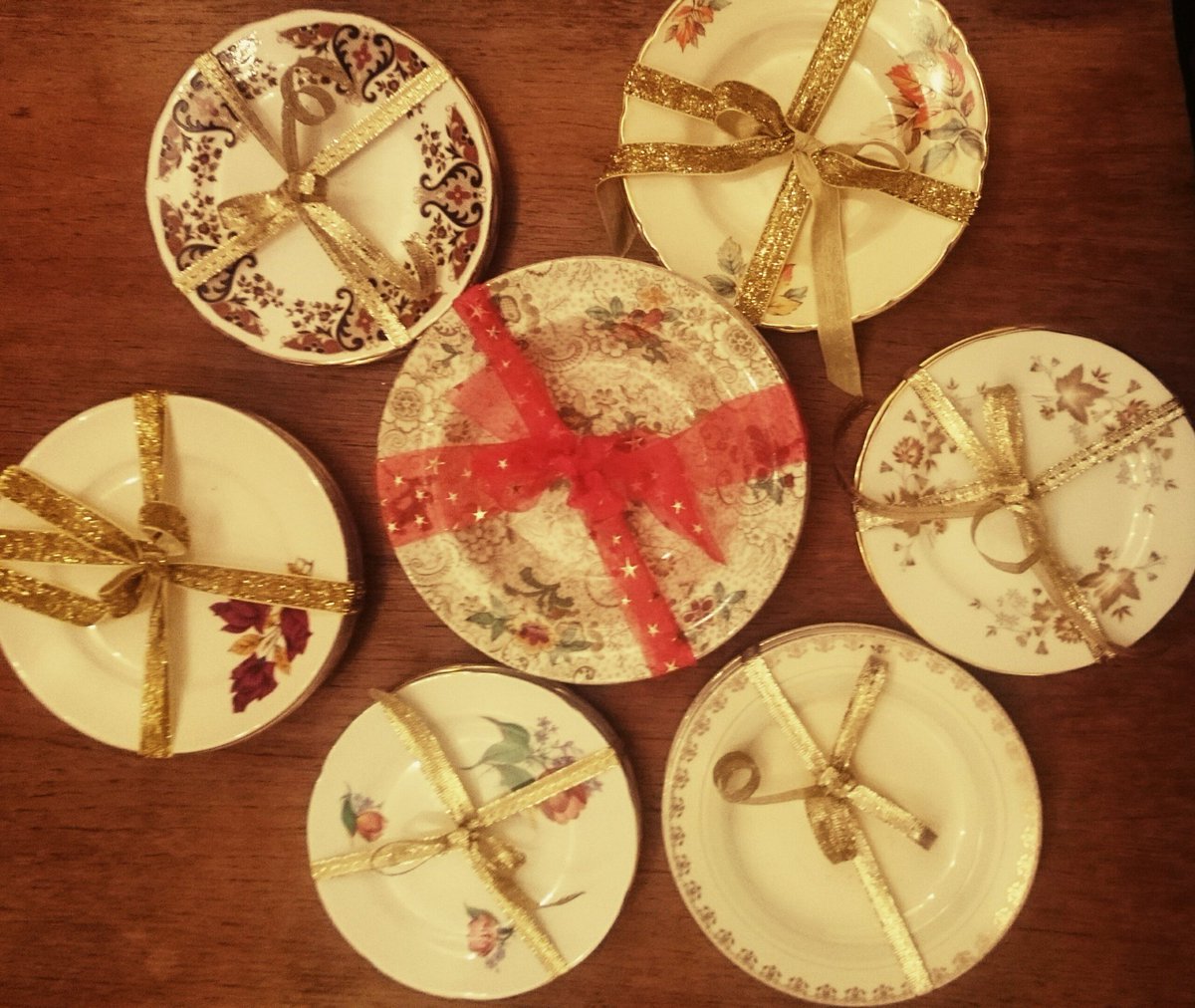 LostFoundReMade's tweet photo. Excited for @trumanbrewery upmarket, brick lane this sat! We'll have #vintage gifts including these pretty plates! https://t.co/broM51fn1f