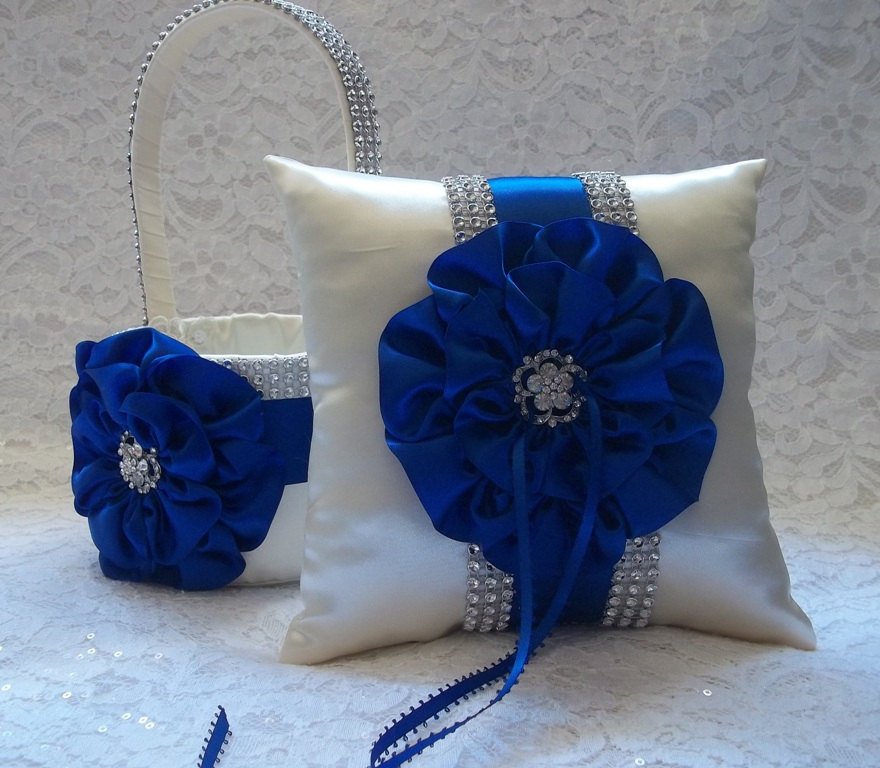 allaheartdesire's tweet image. Ivory Flower Girl Basket and matching Ring Bearer Pillow with Royal… etsy.me/1nDOiIw #weddingchatter #Bridal