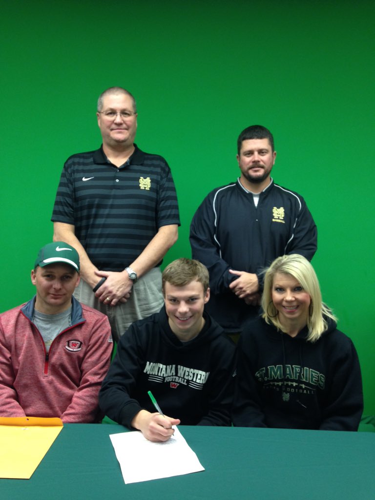 lumberjacks9's tweet photo. Signed Today! @MontanaWestern can't wait to start! #godawgs 🏈🏈🔴⚫️⚪️ https://t.co/kdsluonxKQ