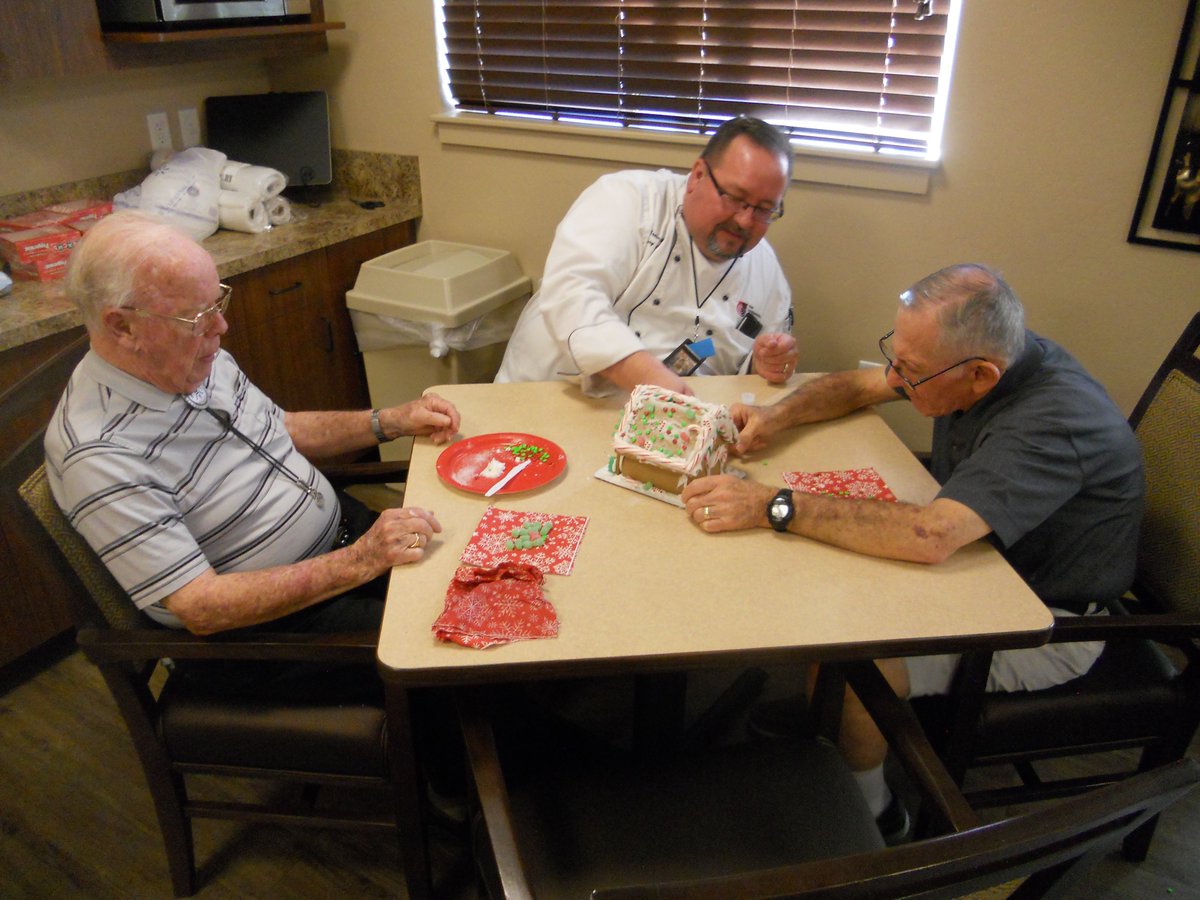 TeamSpringsLEC's tweet photo. Gingerbread houses with our friends from the Art Institute of Tucson . #FrontierCulture @CatalinaSprings https://t.co/8MMEHLkK7u