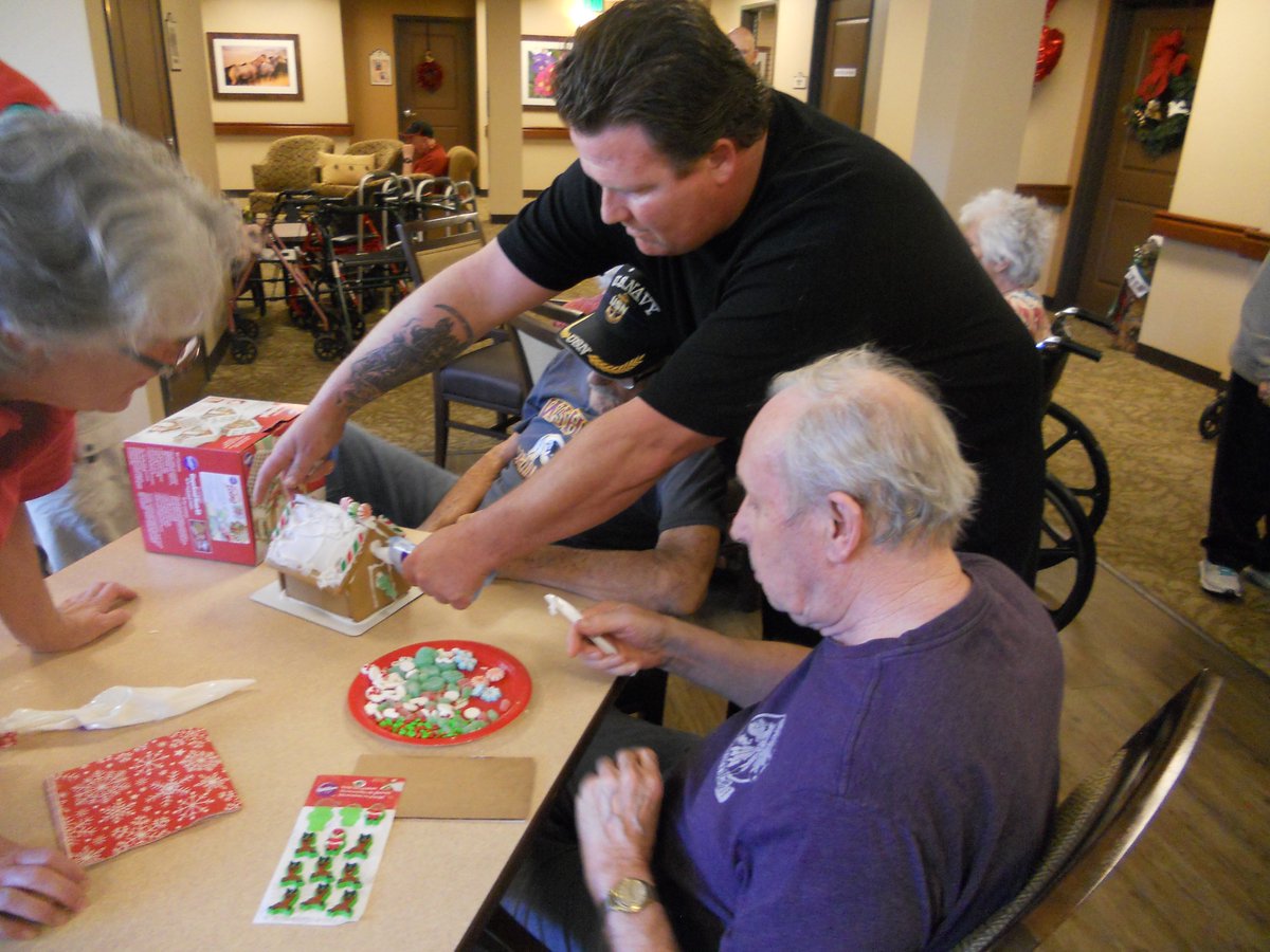 TeamSpringsLEC's tweet photo. Gingerbread houses with our friends from the Art Institute of Tucson . #FrontierCulture @CatalinaSprings https://t.co/8MMEHLkK7u