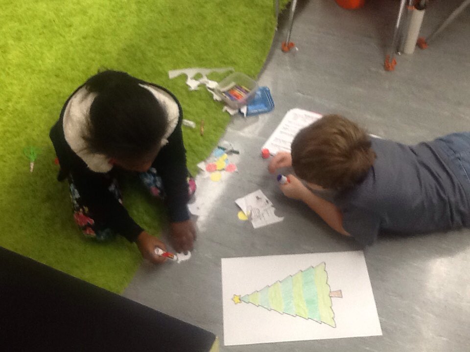 kskinner3's tweet photo. Busy math bees today🐝modeling multiplication, math talk, and properties art #stingers15 #ycsd15 https://t.co/8uiYtteo43