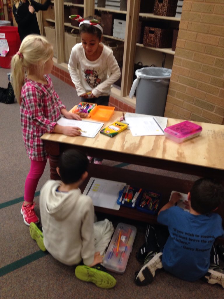 MrsJohnsonHSE's tweet image. Even first and second graders can code! @BSEhseIN #hourofcode #unpluggedfun