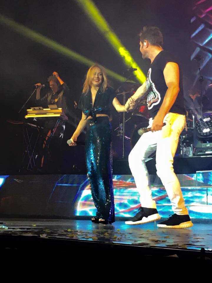 LohanItaly's tweet photo. .@SimonJCLeBON + @lindsaylohan in London! #Duranlive #O2Arena https://t.co/IcvsLhWWrv