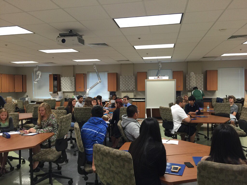 EsteroHS's tweet photo. STEM@work Field Trip @fgcu Engineering Department . Such a treat for our students.@FoundationLCPS #LeeSTEM@work https://t.co/r5sVZBvpRP