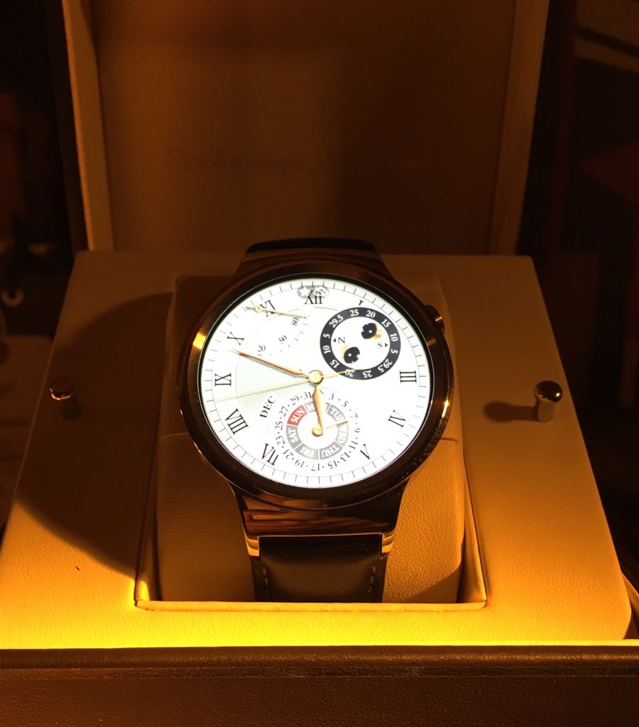 GQReport's tweet photo. Right on time, we're live from night-two of the GQ Guide Shop. @HuaweiDeviceUSA #SmartRedefined #StyleWatch https://t.co/cUgj78W4TI