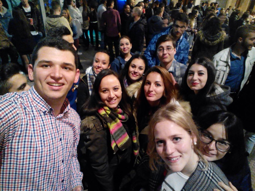 AmandaGaliana1's tweet photo. Cumple d Tania 🎊😍 https://t.co/IeWPuT7b29