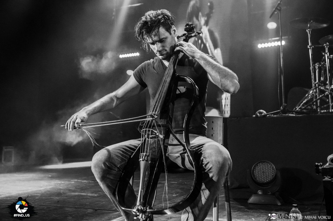 2cellosBrasil's tweet photo. #2CellosPhoto @stjepanhauser (Bucharest, Romania, 2015) https://t.co/cYNWBF1cN9