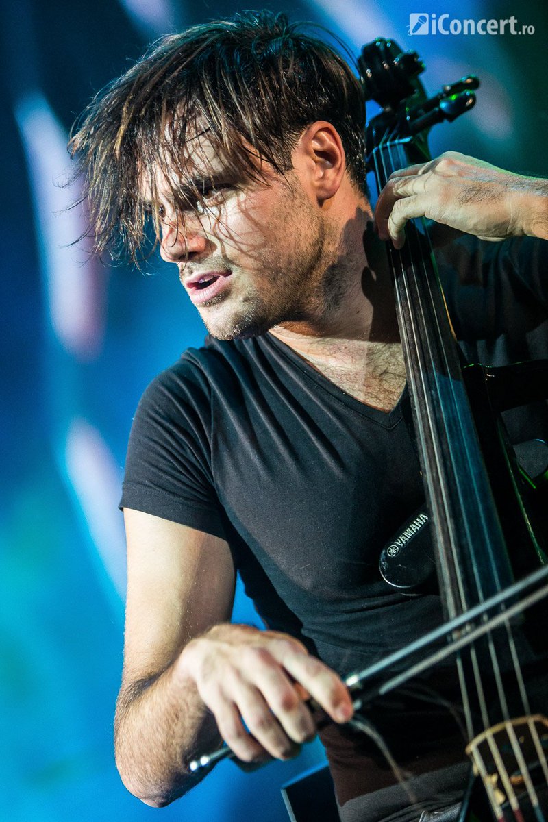 2cellosBrasil's tweet photo. #2CellosPhoto @stjepanhauser (Bucharest, Romania, 2015) https://t.co/cYNWBF1cN9