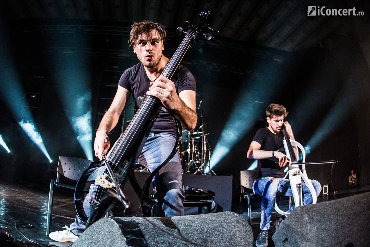 2cellosBrasil's tweet photo. #2CellosPhoto @lukasulic @stjepanhauser (Bucharest, Romania, 2015) https://t.co/Ln71otRoS8