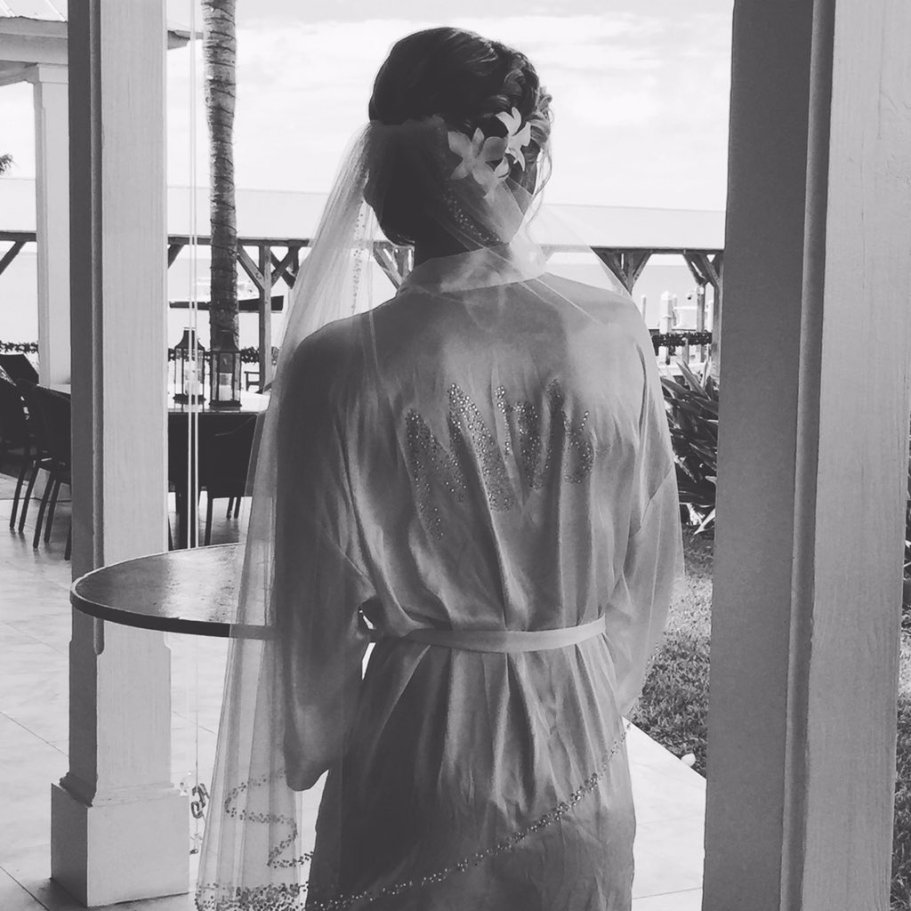 DestWedPro's tweet image. Wedding Day! The future Mrs Millar #swivelgroupevents #MrandMrsMilkarKW #destinationwedding #keywestweddings