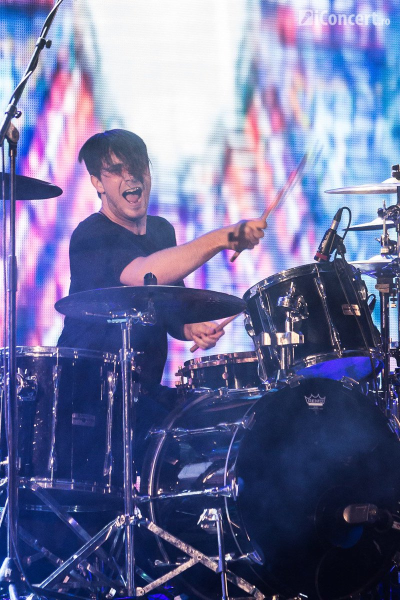 2cellosBrasil's tweet photo. #2CellosPhoto @lukasulic @stjepanhauser @DusanKranjc (Bucharest, Romania, 2015) https://t.co/YFgzINxA2S
