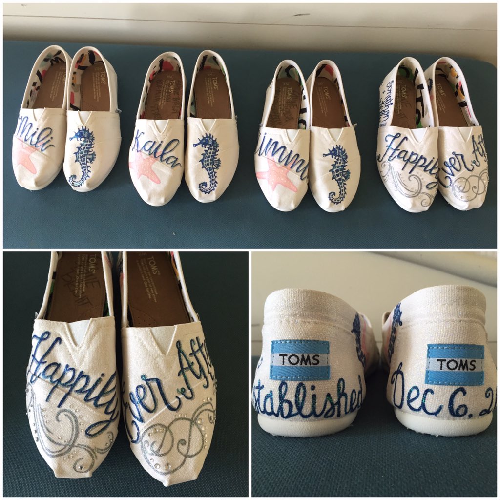 DestWedPro's tweet image. Love these custom @TOMS shoes by Chicken Scratch Studio #MrandMrsMillarKW #swivelgroupevents