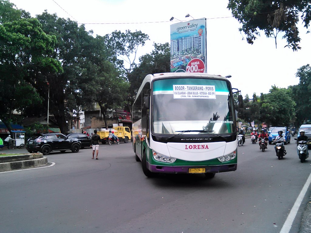<a href="/SukaFotoBis/">ceritadijalan.co</a> Selamat pagi, selamat beraktivitas, Lorena Bermanuver at Sukasari, Bogor #corneringbus <a href="/FansBusIJO/">Fans Bus Ijo</a>