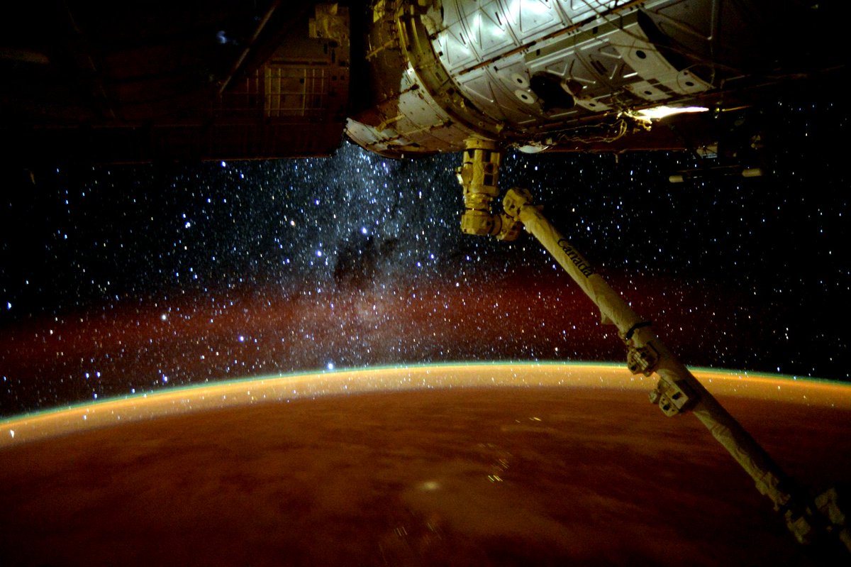 StationCDRKelly's tweet image. Day 256. #MilkyWay births 7 new stars a year, so 2 star births to go. #GoodNight from @space_station! #YearInSpace