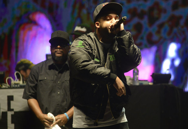 blackvoices's tweet photo. 'Straight Outta Compton' named best film of 2015 by black film critics https://t.co/5k3tBZa2mT https://t.co/yvOomFHuS3