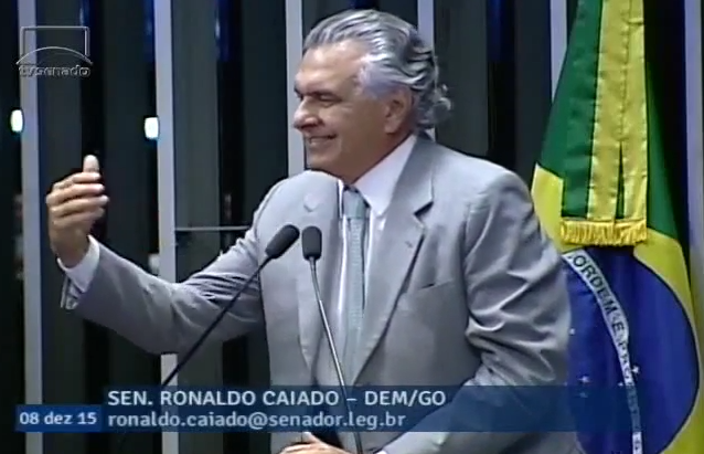 FMouraBrasil's tweet photo. Parlamentares pró-impeachment convocam população para ir às ruas no dia 13: https://t.co/f01X5itVGv #VemPraRua13Dez https://t.co/SSLHQQanZb