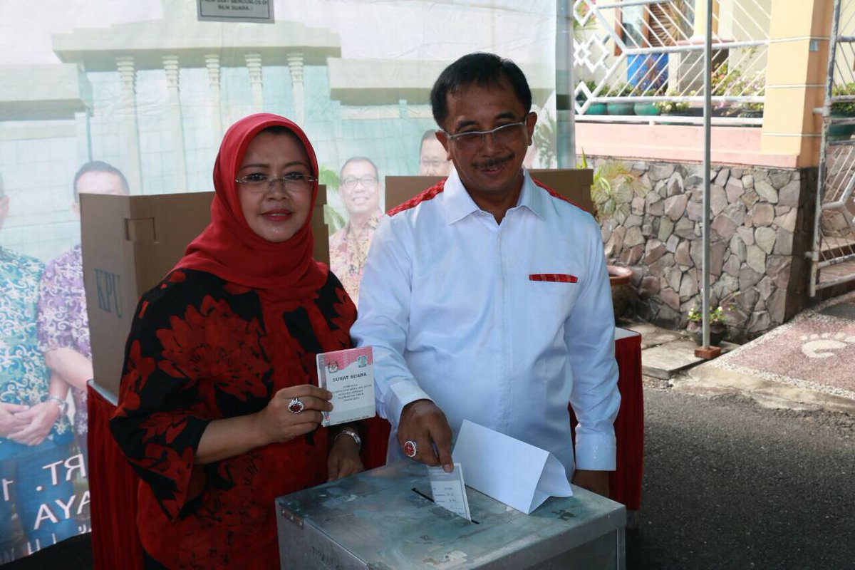 Alhamdulillah telah menyalurkan suara pada Pilkada ini. Semoga kembali amanah.