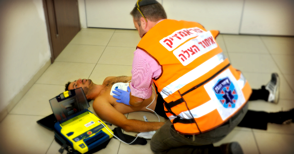 UnitedHatzalah's tweet photo. #SaveThePulse Put more defibrillators in the hand of United Hatzalah volunteers: https://t.co/XCxB2pe4nN https://t.co/SoQ2EzBCY7