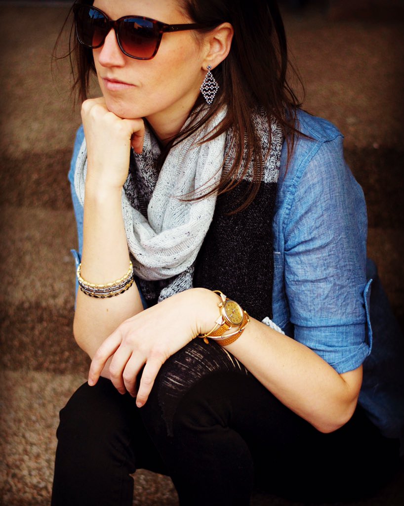 weekendsboulder's tweet image. Winter style done right with scarves and jewelry! @weekendsboulder @Shinola @quinnnyc @FreidaRothman